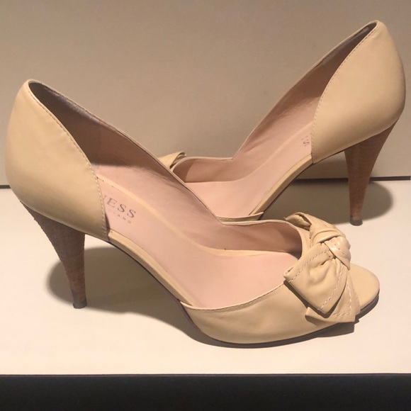 Cute low heels! - Picture 2 of 3